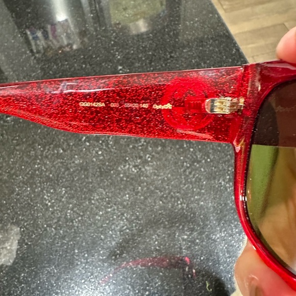 Gucci Bold Red Square Sunglasses - Picture 2 of 4